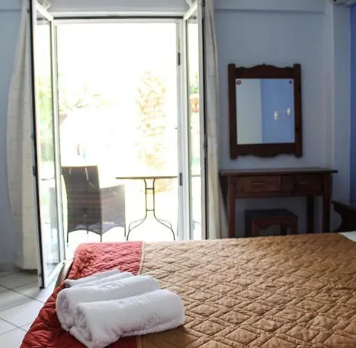 Xristina Studios Apartment *