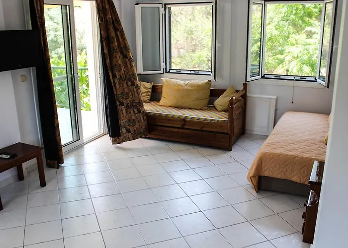 Xristina Studios Apartment